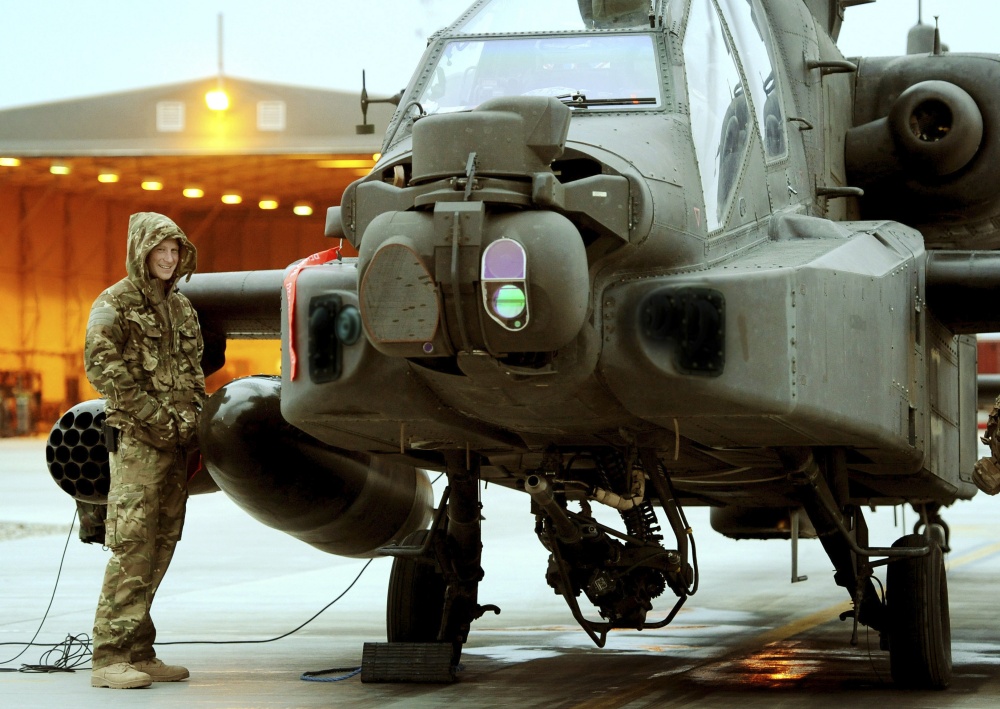 Принц Гарри и его вертолет Ah-64D (Apache LOngbow)