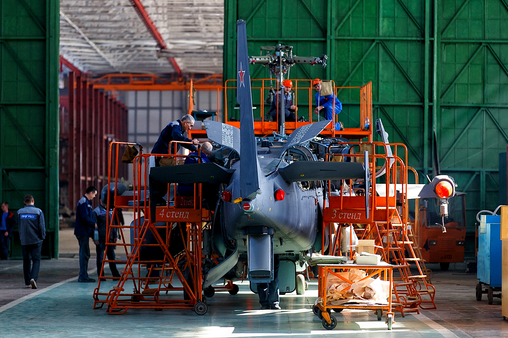 Сборка опытного Ка-52К / Фото: ДВФУ