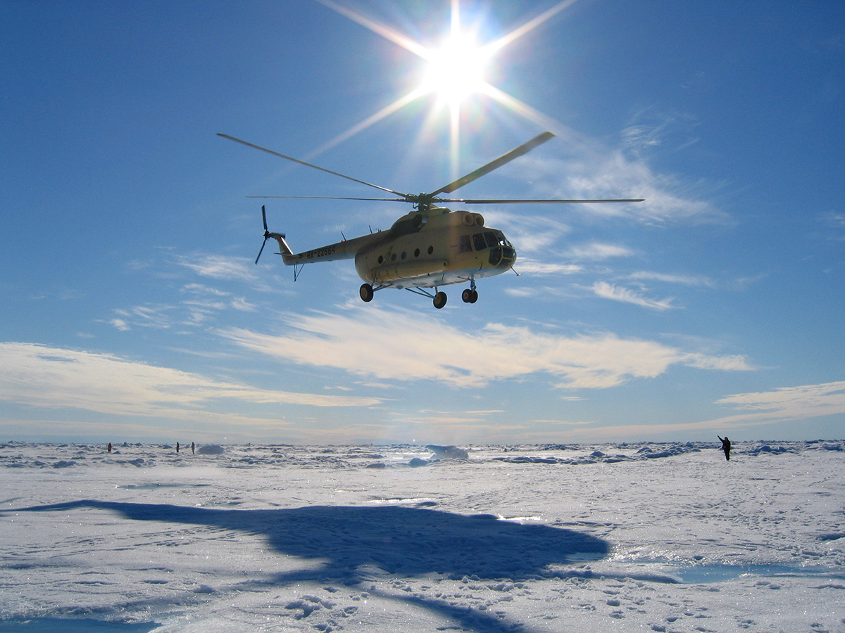 Вертолет в свете Арктики - Helicopter.su